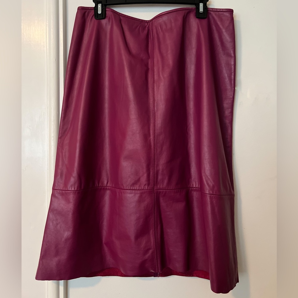 FABULOUS FIND!  Banana Republic Genuine leather A-Line magenta skirt Size 14